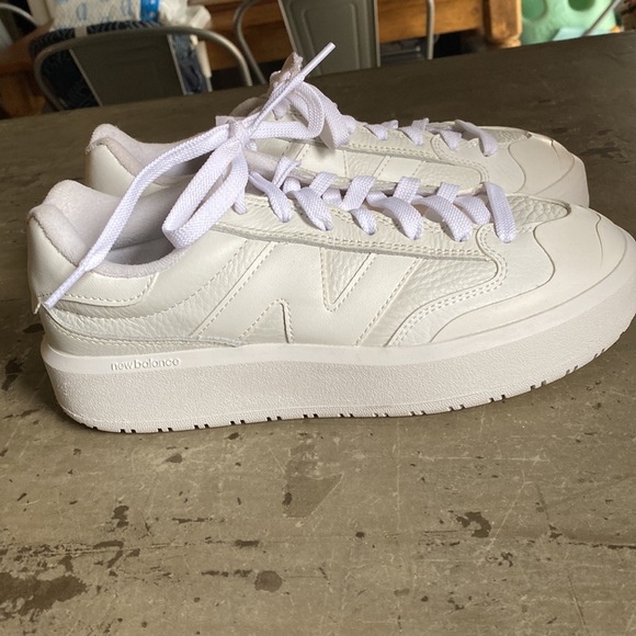 Platform New Balance Shoes - Picture 2 of 4